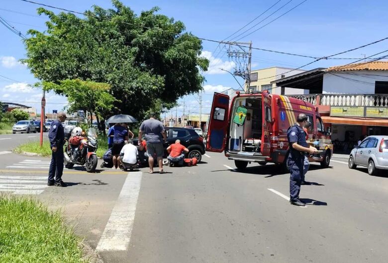 Colisão entre carro e motocicleta deixa mulher ferida no Santa Felícia