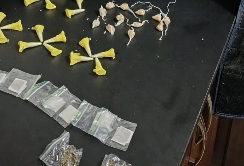 Guarda Municipal apreende drogas em cano de escoamento no Jardim Cruzado