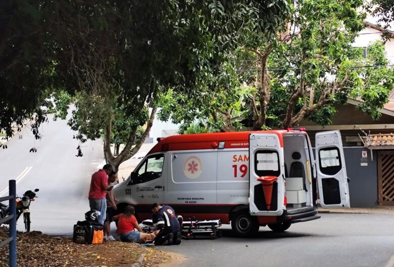 Colisão entre carro e moto deixa jovem ferida neste sábado no Santa Paula 
