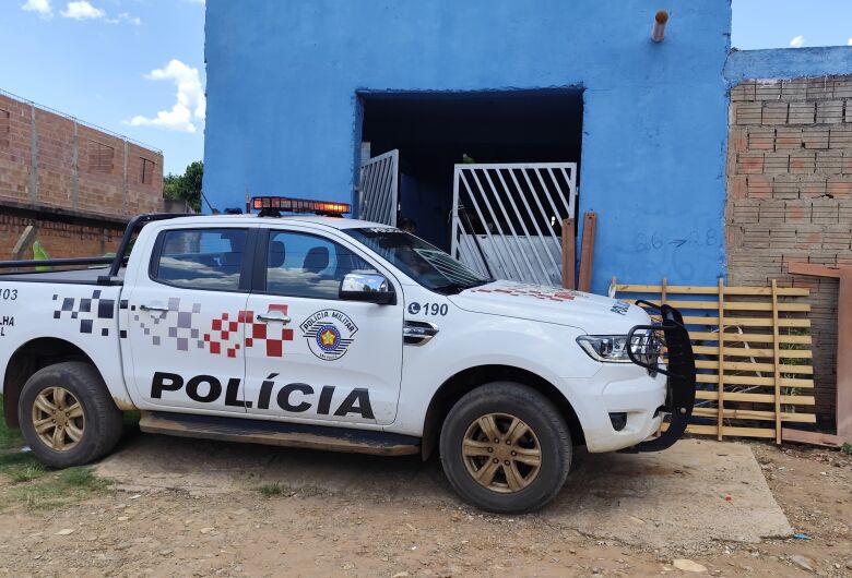 Homem é baleado e mulher fica ferida após disparos em Água Vermelha