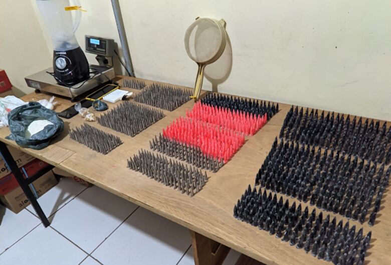 PM apreende 2,5 kg de drogas e prende três por tráfico em Santa Rita do Passa Quatro