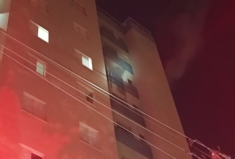 Incêndio em apartamento mobiliza Corpo de Bombeiros no Jardim Alvorada
