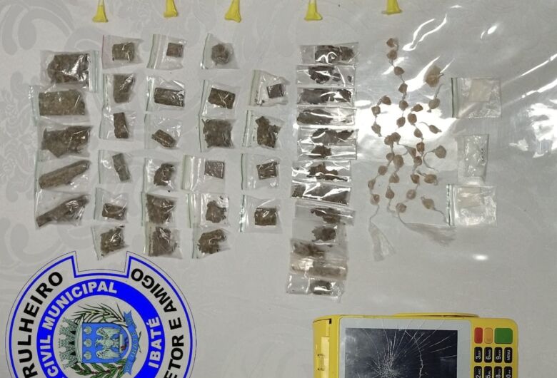 Drogas são localizadas em cano de água pluvial em Ibaté