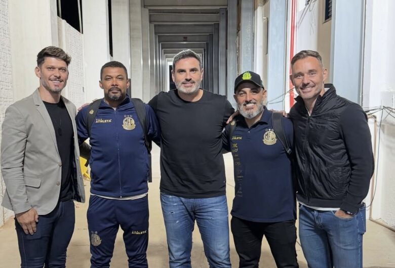 Câmara homenageia técnico destaque do Brasileirão 2025, Rafael Guanaes, e ex-jogadores de São Carlos