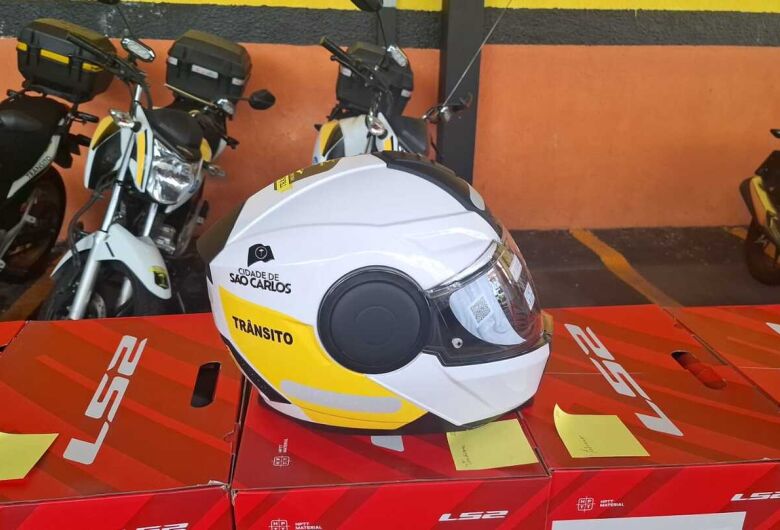 Prefeitura entrega novos equipamentos aos agentes de trânsito 