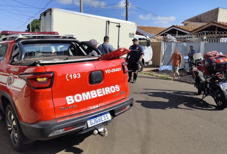 Homem que morreu prensado por caminhão tinha 42 anos