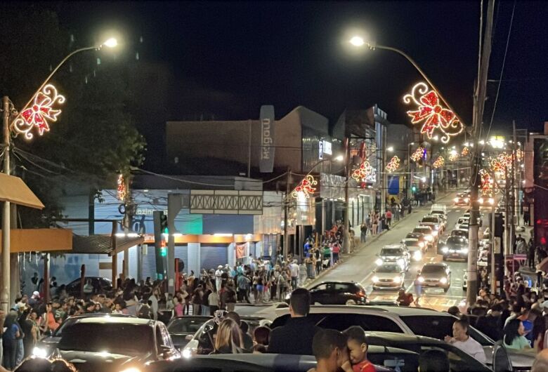 Caravana de Natal da Coca-Cola gera reclamações por mudança de trajeto em São Carlos