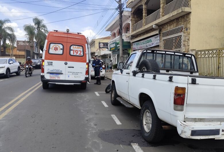 Colisão entre moto e carro deixa dois feridos na Vila Prado