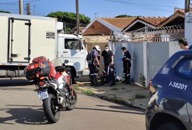 Homem morre prensado por caminhão no Cruzeiro do Sul
