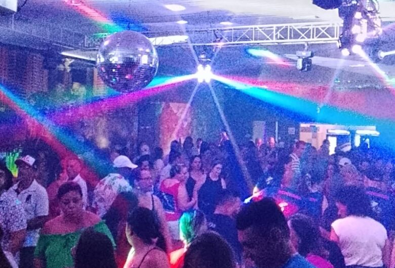 São Carlos recebe neste sábado a festa "Túnel do Tempo A Noite do Branco e Preto"