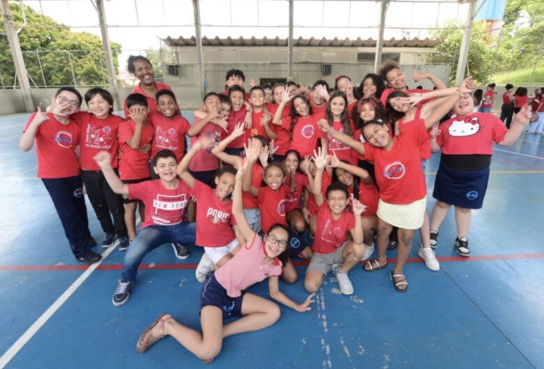 Rede estadual encerra aulas e mantém almoço em janeiro