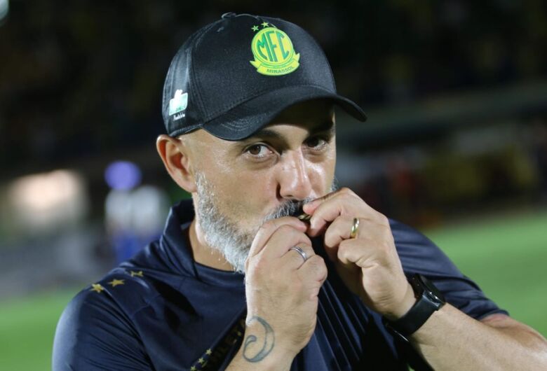 Eleito melhor técnico do Brasileirão já consquistou título da Série B com o São Carlos