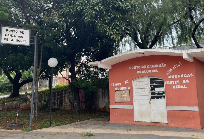 Jùlio Cesar solicita melhorias no ponto dos caminhoneiros da Avenida Trabalhador São Carlense