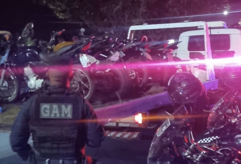 Guarda Municipal acaba com "rolezinho natalino" e apreende quatro motos em São Carlos 
