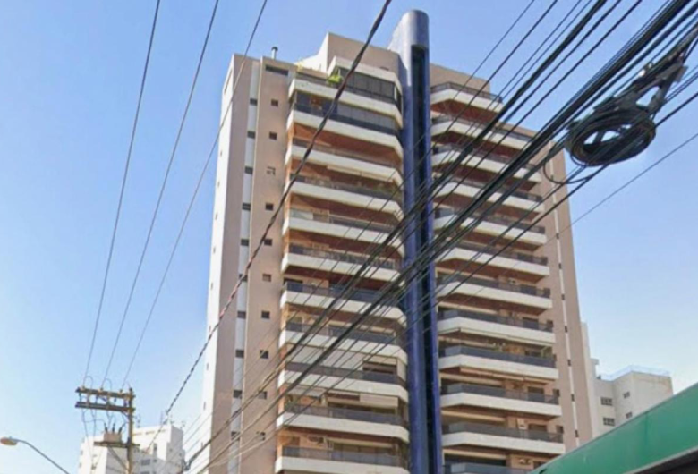 Menino de 4 anos sobrevive após cair do 10° andar de prédio 