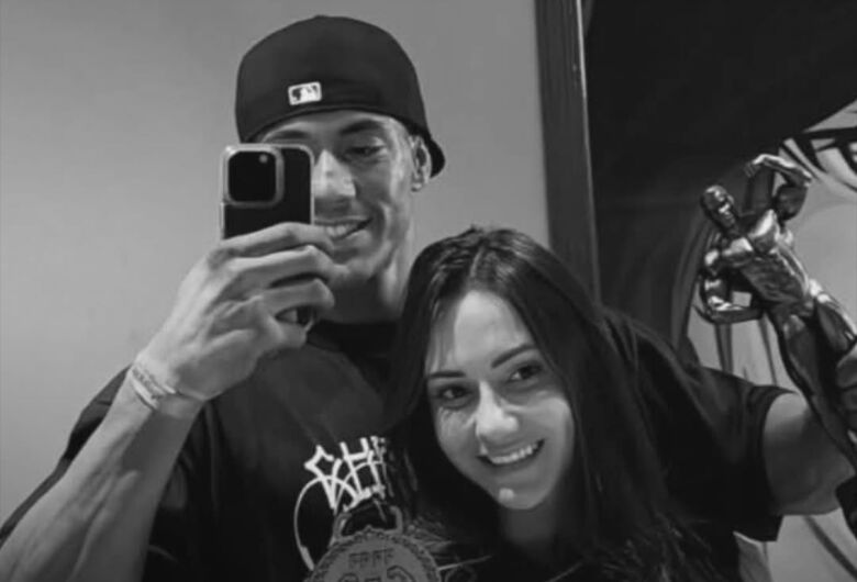 Casal de namorados morre após caminhonete capotar e bater em viaduto no interior de SP