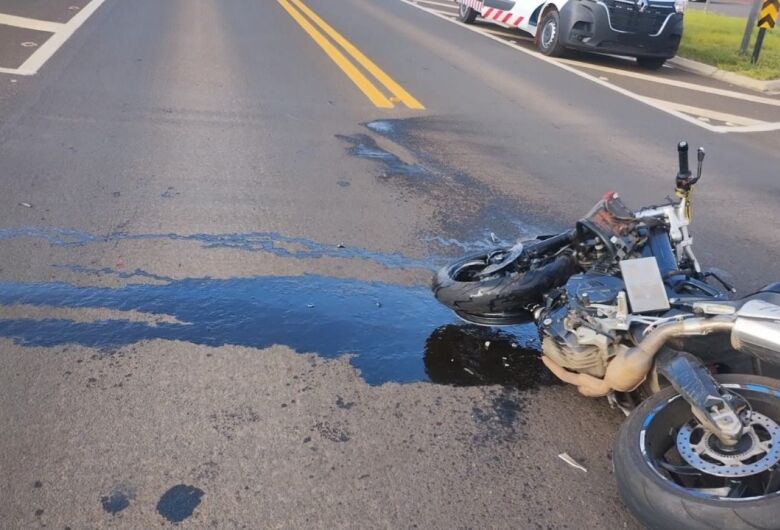 Motociclista morre após colisão com van em rodovia da região 