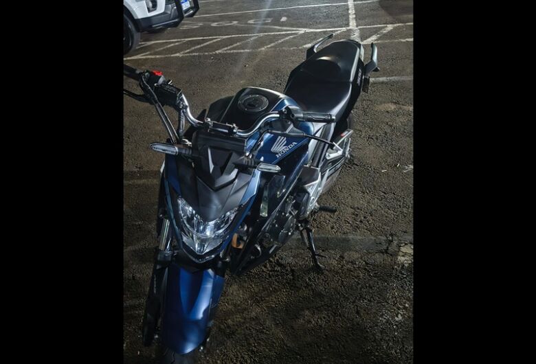 Após negociação na "Feira do Rolo", PM recupera moto furtada em São Carlos 