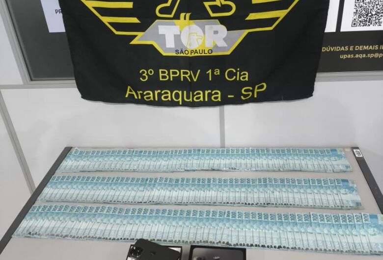 Motociclista de São Carlos é preso pelo TOR na SP-310 após comprar celular com dinheiro falso