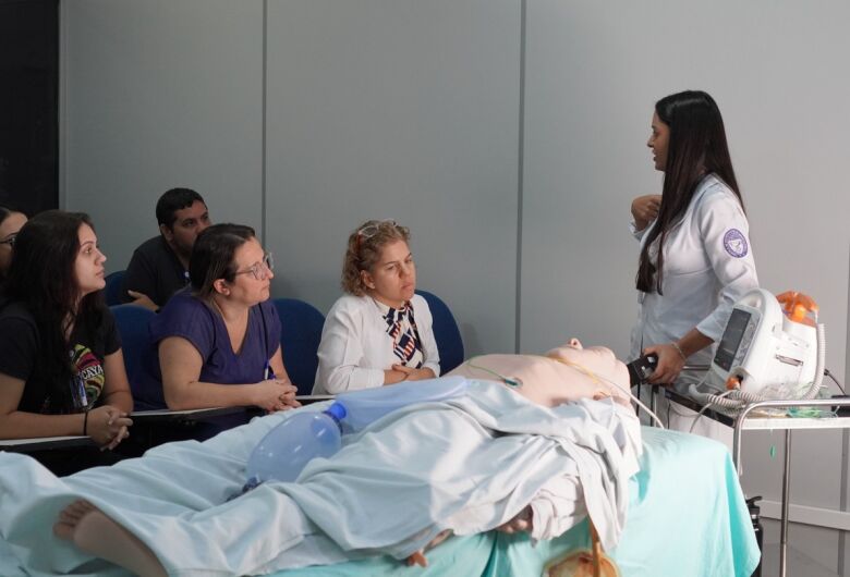 Enfermeiros da Santa Casa passam por capacitação em atendimento de parada cardiorrespiratória