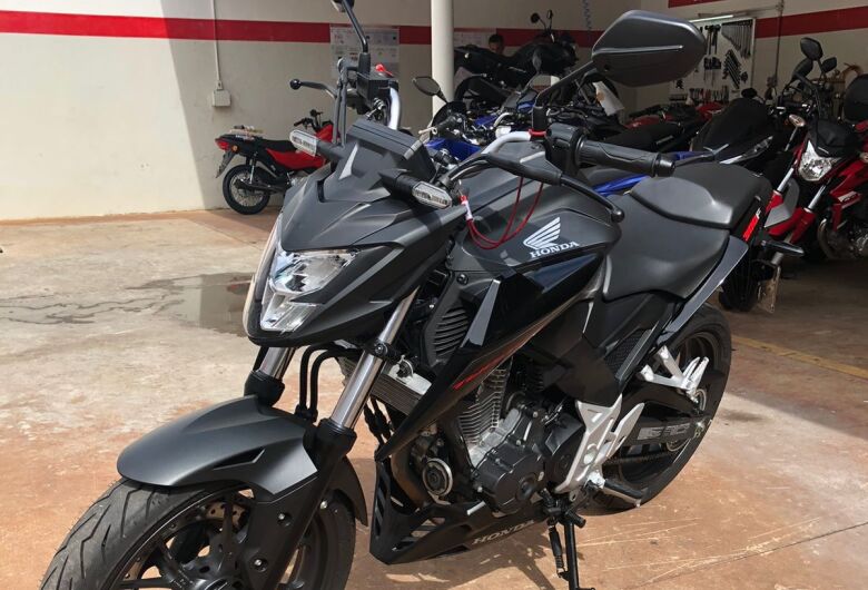 Moto é furtada na região do Shopping Iguatemi e proprietária pede ajuda para localizá-la