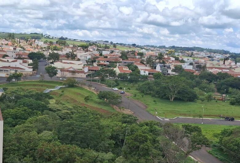 Apagão e buracos preocupam moradores do Jardim Brasil e Cardinali