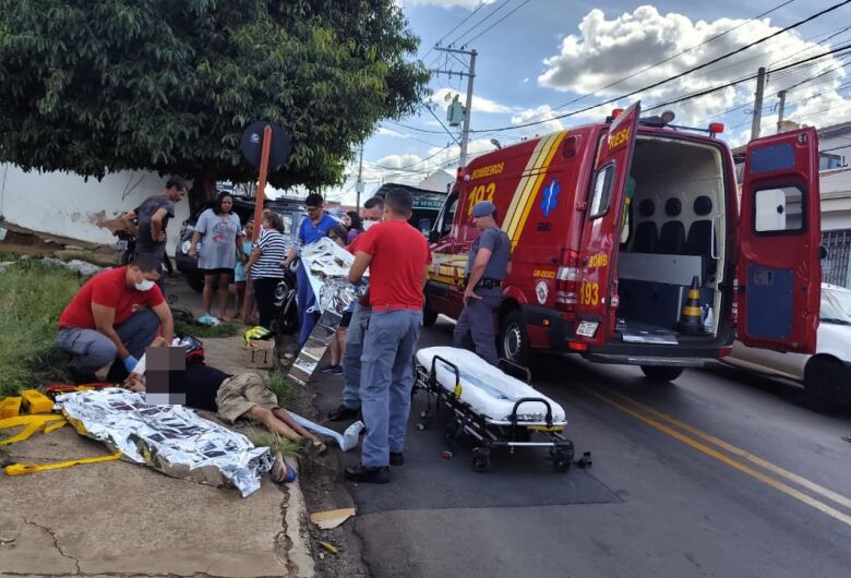 Colisão entre moto e bicicleta deixa ciclista ferido no Jacobucci