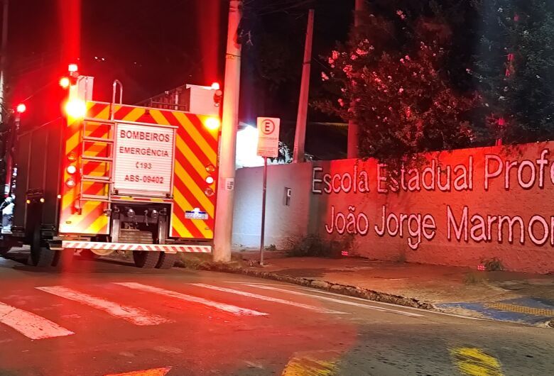 Trote mobiliza Corpo de Bombeiros e Polícia Militar em escola 