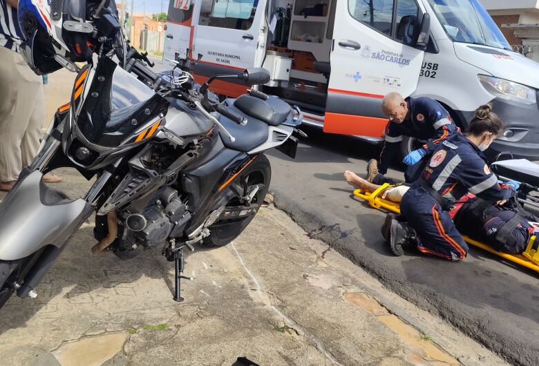 Motociclista fica ferido após colisão na Vila Costa do Sol