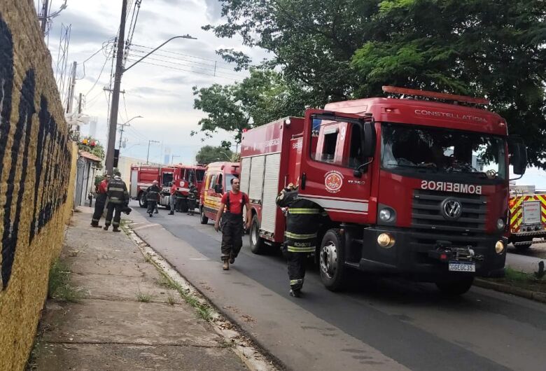 Usuários de drogas são suspeitos de atear fogo em ferro-velho