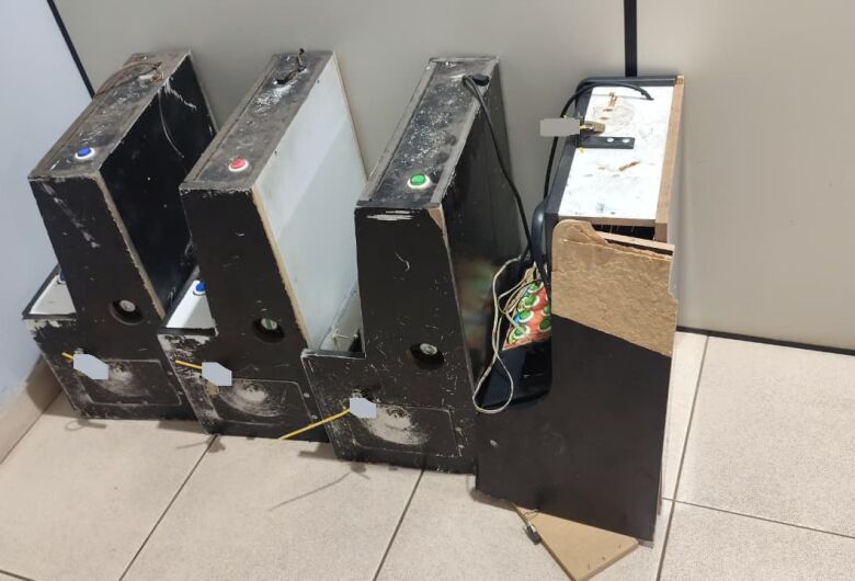 Máquinas caça-níqueis são apreendidas em bar de São Carlos