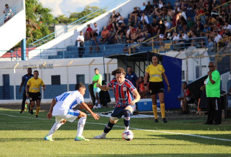 Grêmio sai na frente, mas cede empate ao Real Brasília