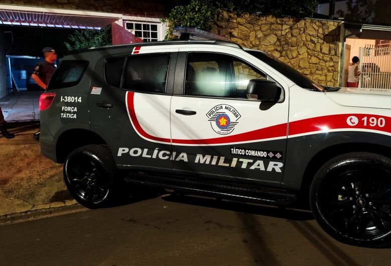 Força Tática apreende grande quantidade de drogas e detém suspeito após perseguição no Santa Felícia