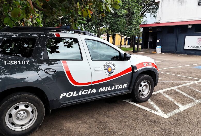 Homem procurado por porte ilegal de arma é preso em sítio na SP-215