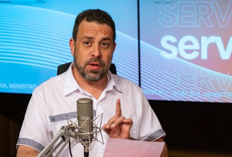 Governo prevê votação do fim da escala 6x1 ainda neste semestre, diz Boulos