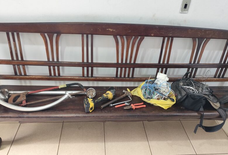 Cinco indivíduos são presos em flagrante por furto em prédio do antigo McDonald's