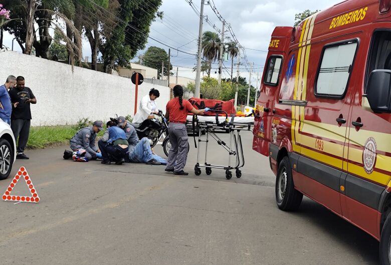 Colisão entre carro e moto deixa motociclista ferido no Jardim Tangará