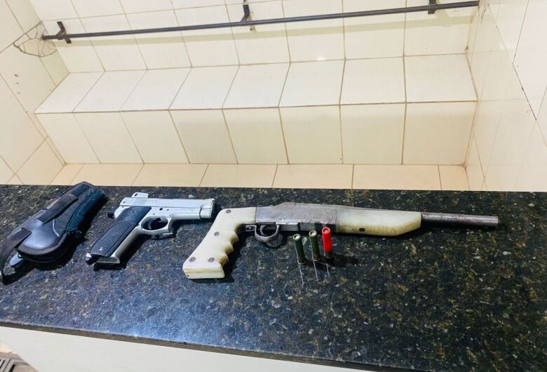 Homem é preso por ameaça e posse ilegal de arma de fogo 