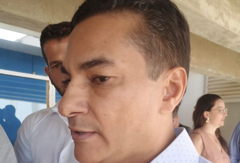 Marcos Pereira afirma: "Eduardo Bolsonaro é apenas um escrivão de polícia que é fugitivo"