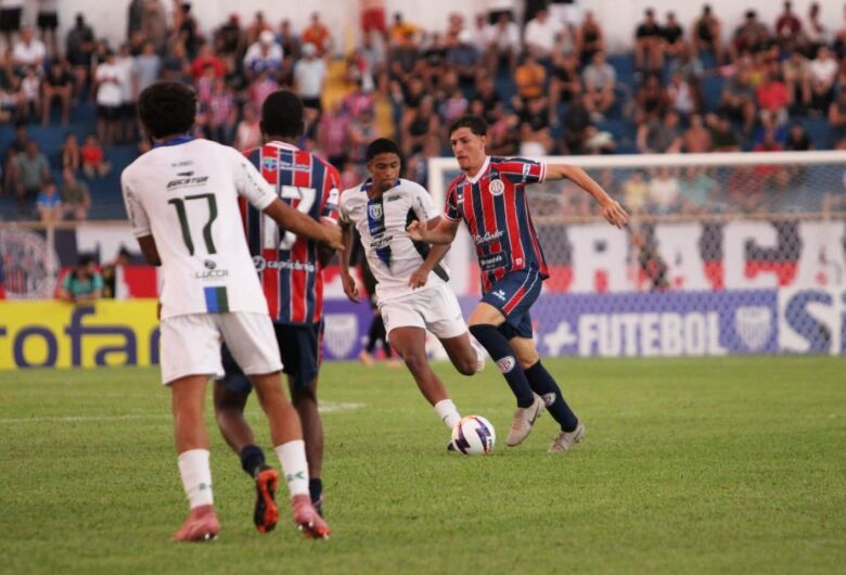 Grêmio São-Carlense estreia com empate na Copinha diante de mais de 7 mil torcedores