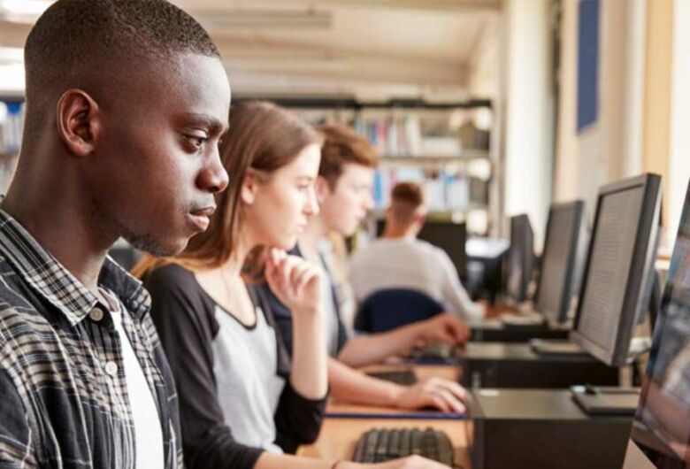 Região Central tem 424 vagas de emprego disponíveis; confira as ocupações mais procuradas 