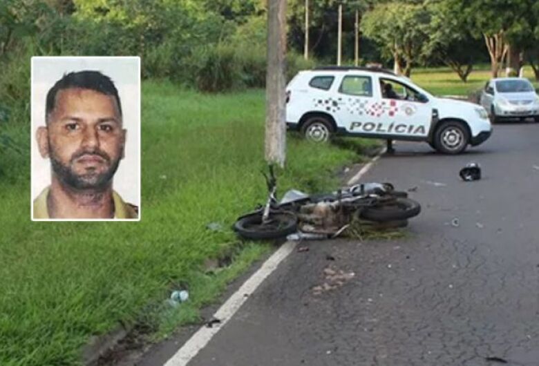 Motociclista morre após colidir contra poste