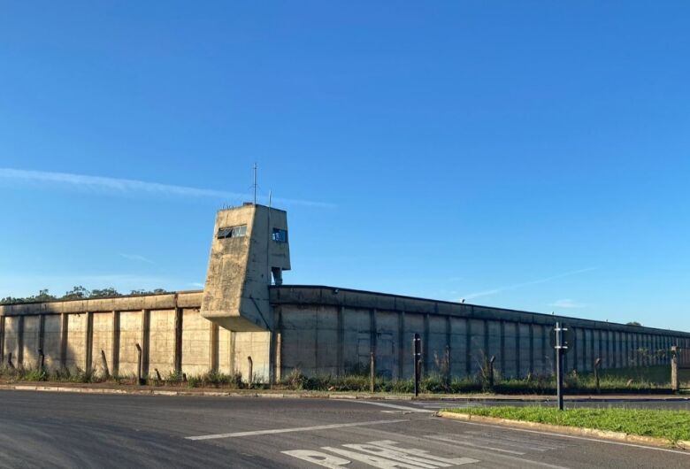 Oito detentos não retornam de "saidinha" de fim de ano na região