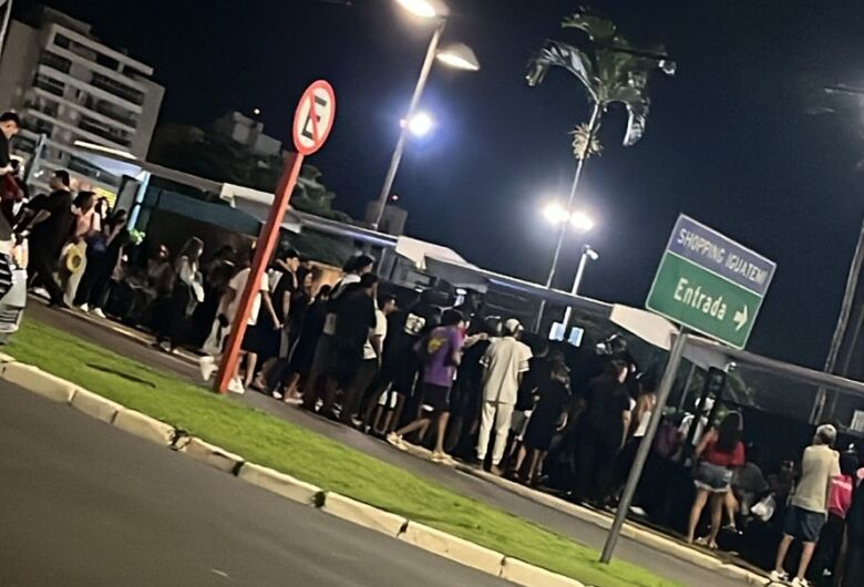 Bagunça na região do shopping Iguatemi preocupa trabalhadores e usuários do transporte público