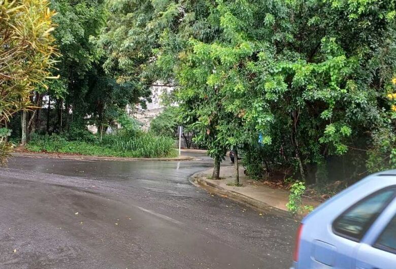 Moradores pedem redutores de velocidade e sinalização na Avenida Miguel Abdelnur Filho