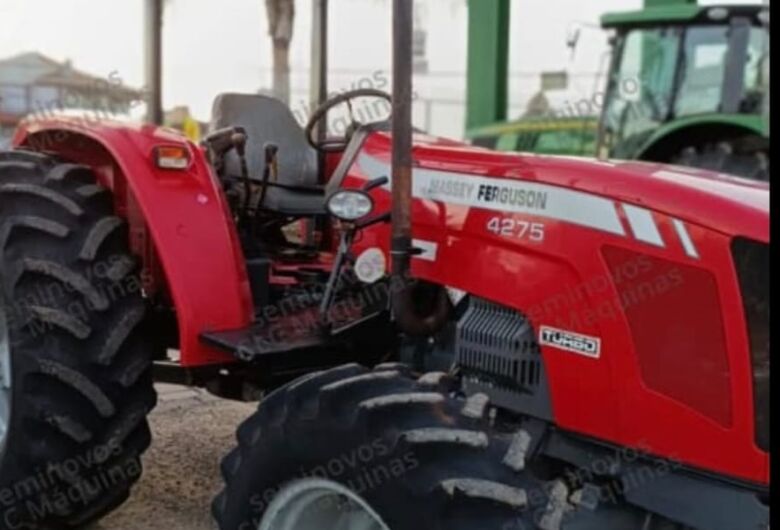 Trator é furtado durante a madrugada na região de Água Vermelha