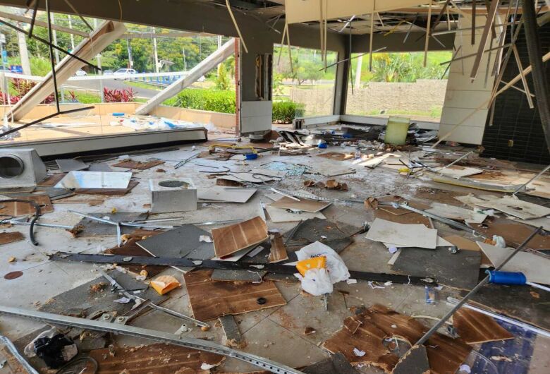 Prefeitura vistoria prédio onde funcionava McDonalds e notifica proprietário