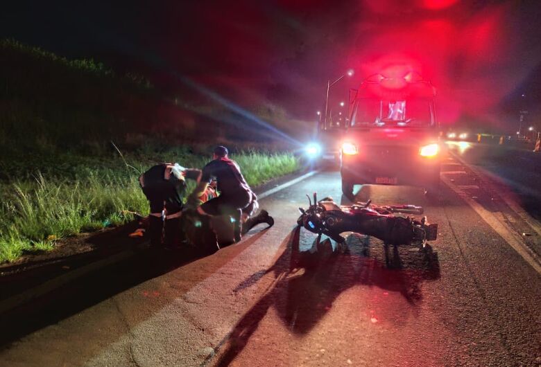 Entregador fica ferido após colisão com ciclista na rodovia Washington Luís em São Carlos