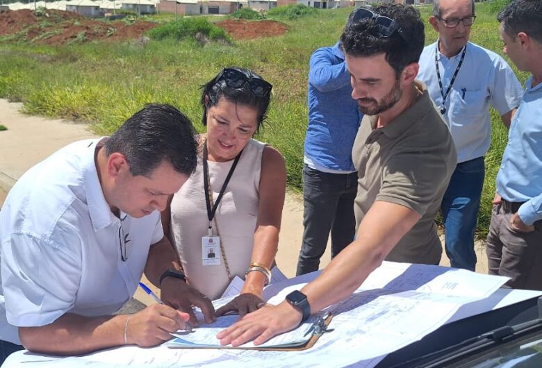 Roselei Françoso acompanha início do projeto de escola estadual no Santo Antônio