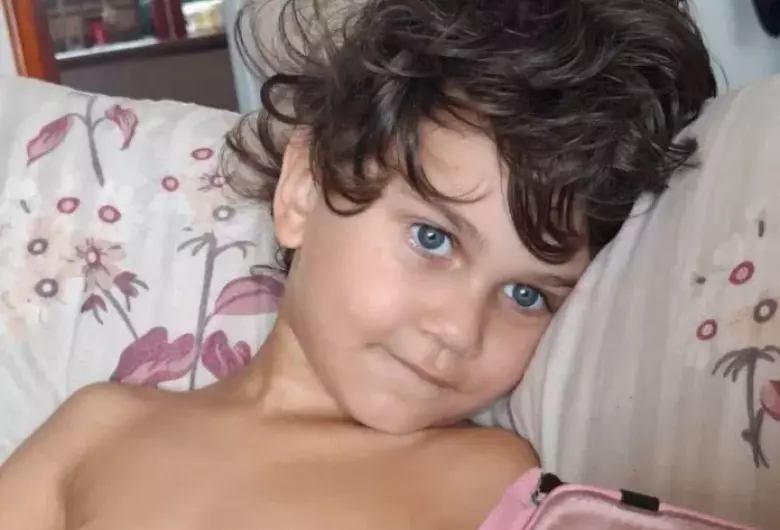 Menino que caiu do 10&ordm; andar de prédio recebe alta do hospital 